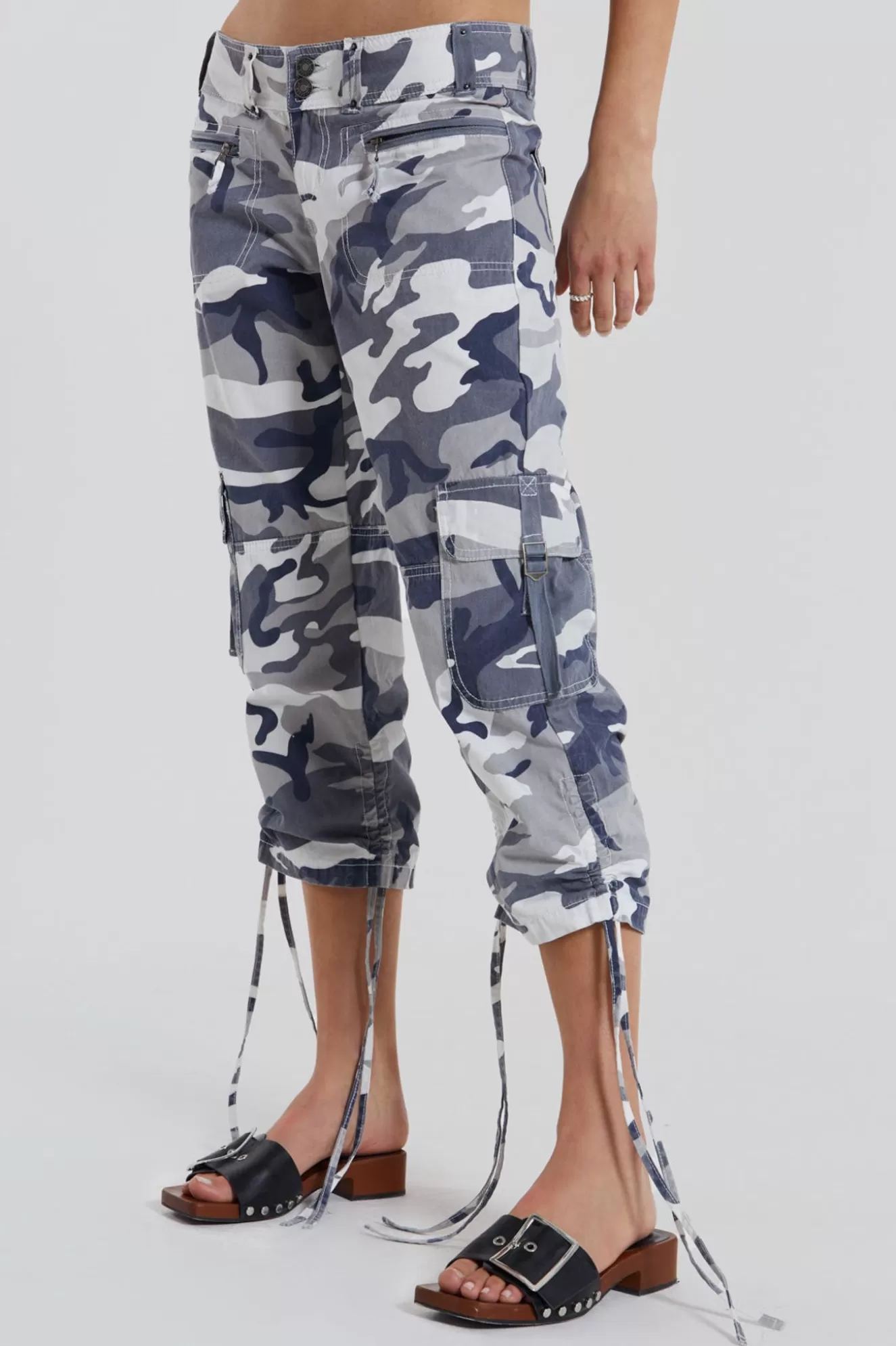 Store Camo Capri Cargos Women Trousers & Pants